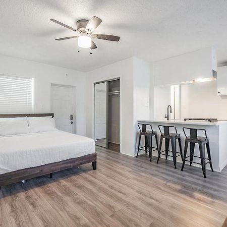סיינט פיטרסברג Spacious Studio Apartment Near Nightlife & Dining! מראה חיצוני תמונה