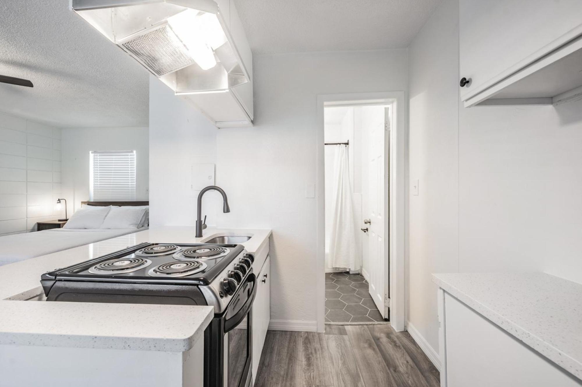 סיינט פיטרסברג Spacious Studio Apartment Near Nightlife & Dining! מראה חיצוני תמונה