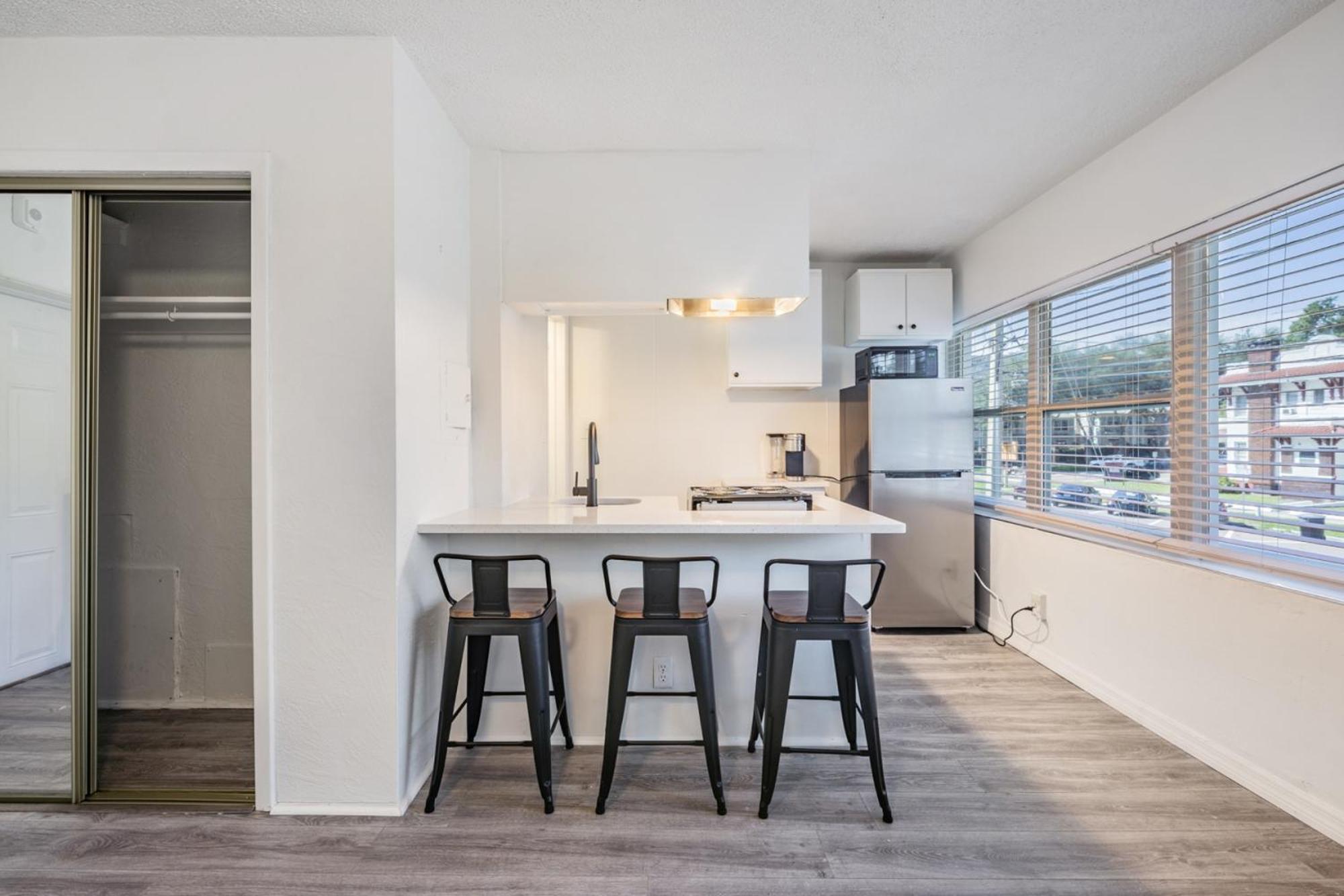 סיינט פיטרסברג Spacious Studio Apartment Near Nightlife & Dining! מראה חיצוני תמונה