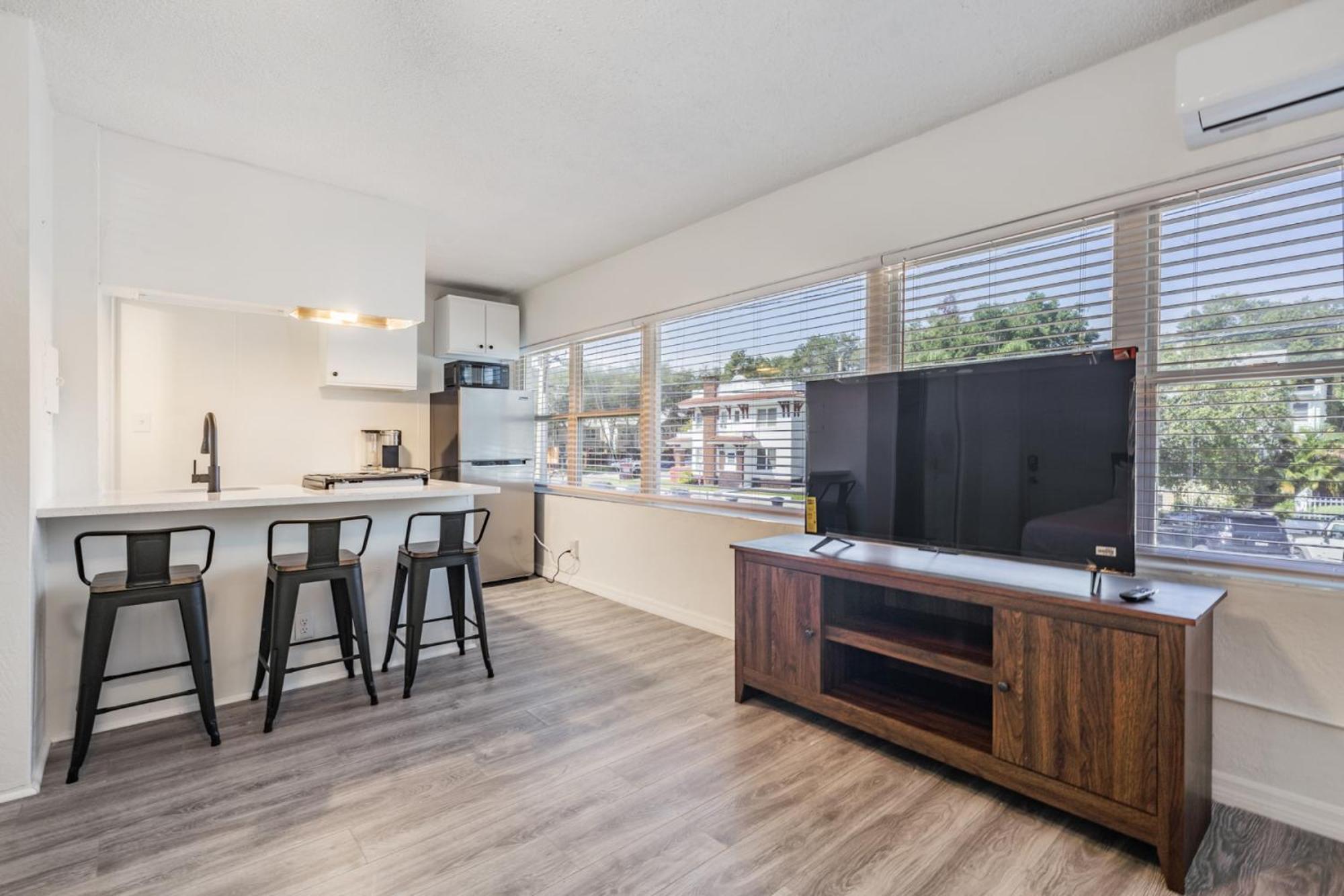 סיינט פיטרסברג Spacious Studio Apartment Near Nightlife & Dining! מראה חיצוני תמונה